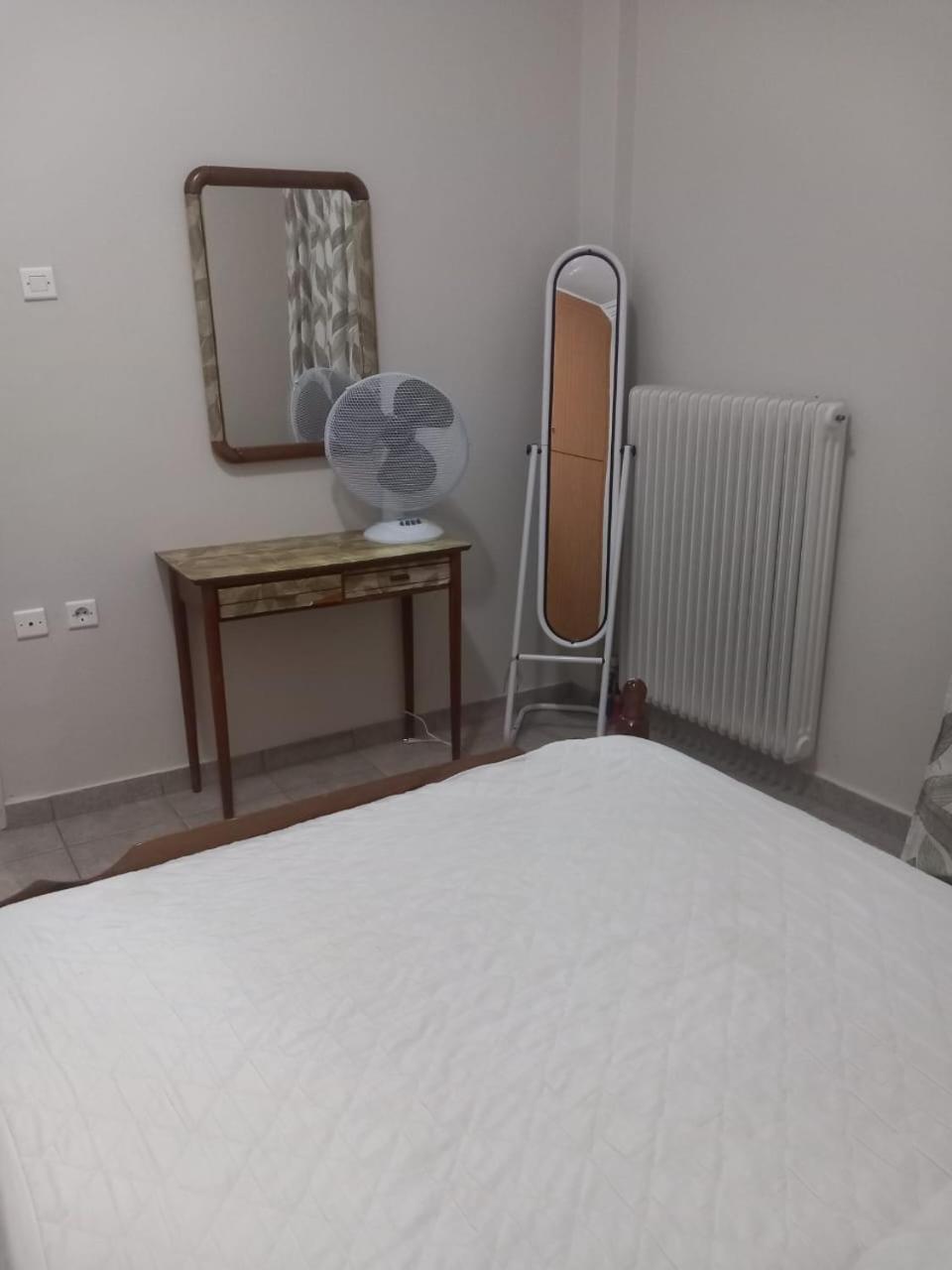 Central Apartments Eretria Екстер'єр фото