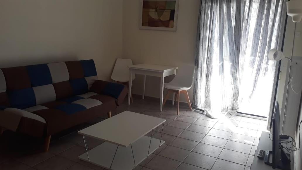 Central Apartments Eretria Екстер'єр фото