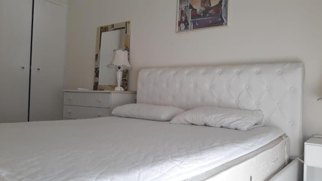 Central Apartments Eretria Екстер'єр фото