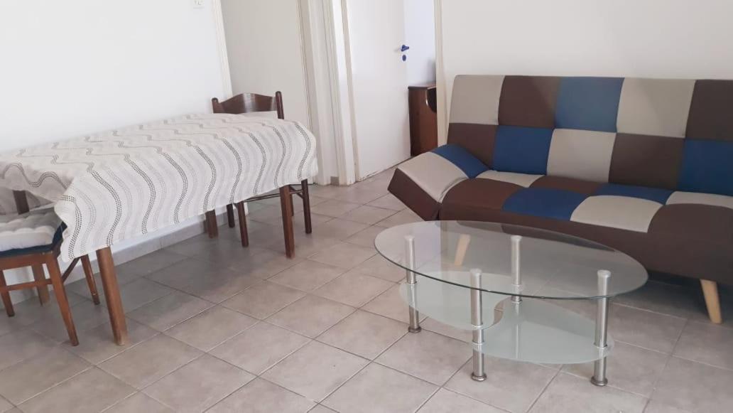 Central Apartments Eretria Екстер'єр фото